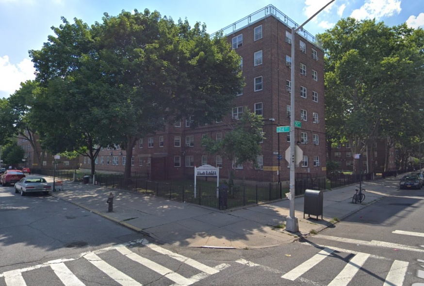 28-Year-Old Woman Found Dead Inside Ravenswood Houses Apartment: NYPD ...